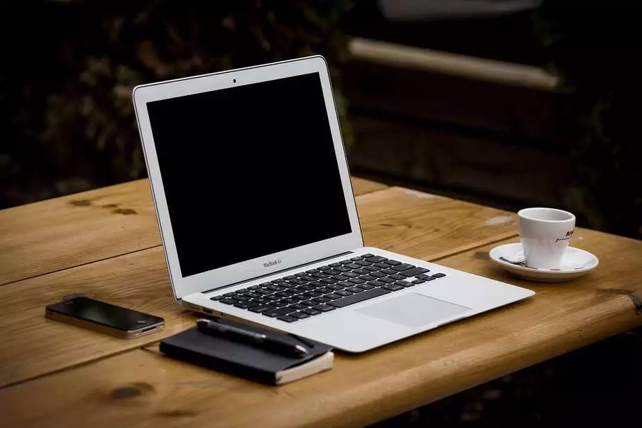 Mobilitatea laptopurilor are anumite avantaje pentru o firma de service laptop-uri • Refu Blog