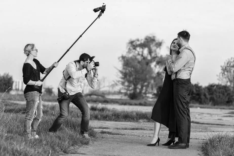 Angajeaza o echipa de fotografi profesionisti pentru fotografii de poveste • Refu Blog