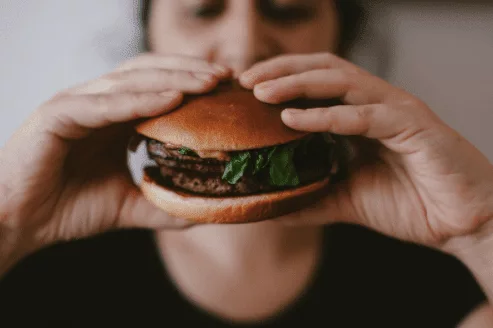 Cum a fost inventat hamburgerul • Refu Blog