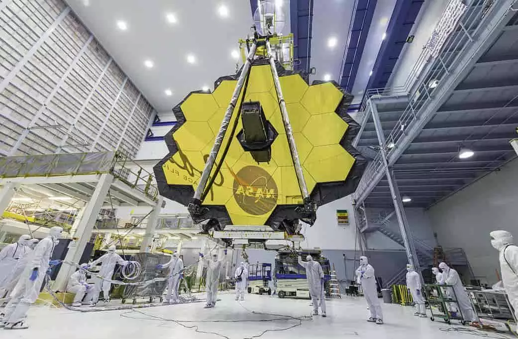 Constructia Telescopului Spatial James Webb